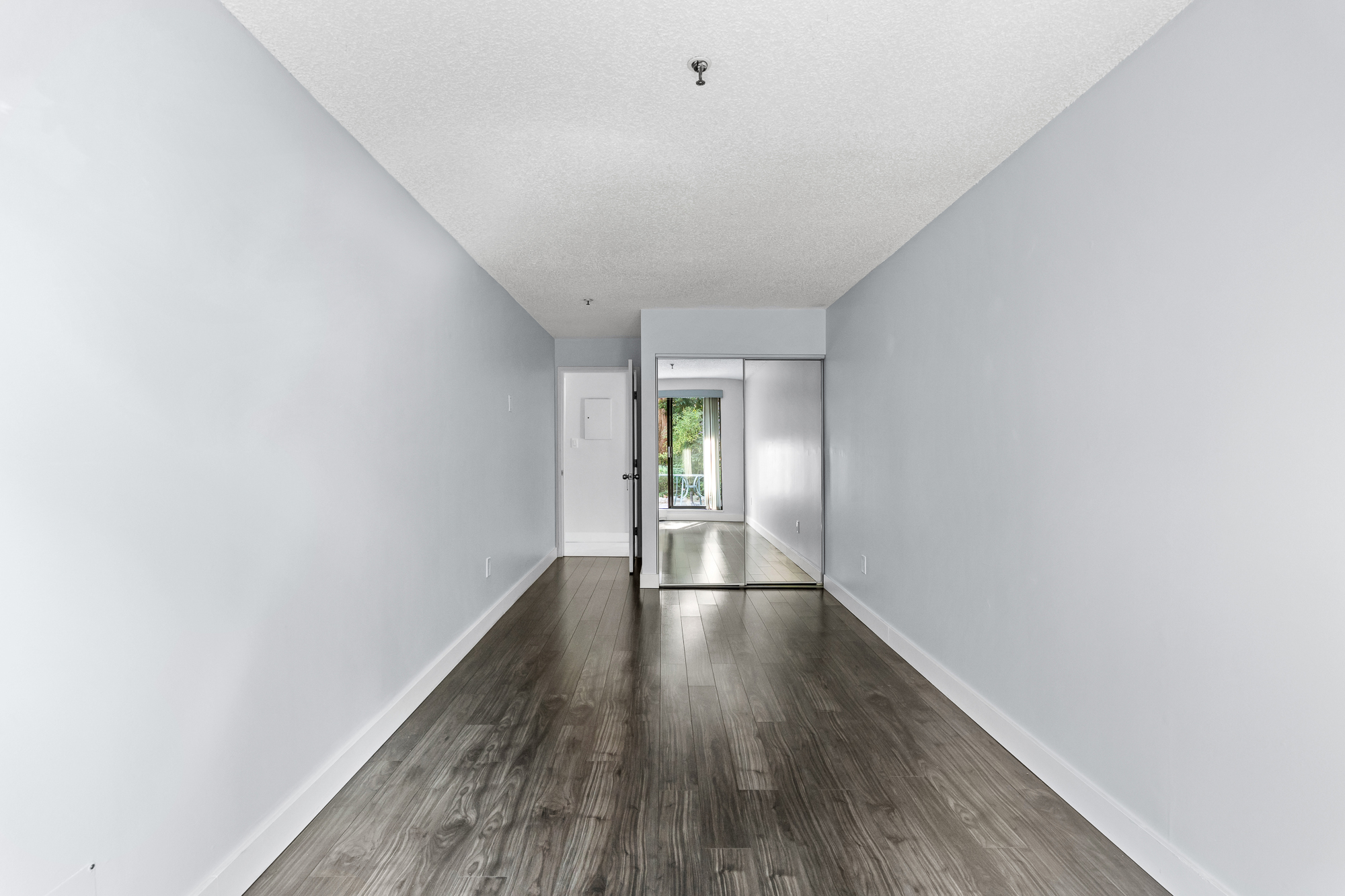 #101 -2119 Bellevue Avenue